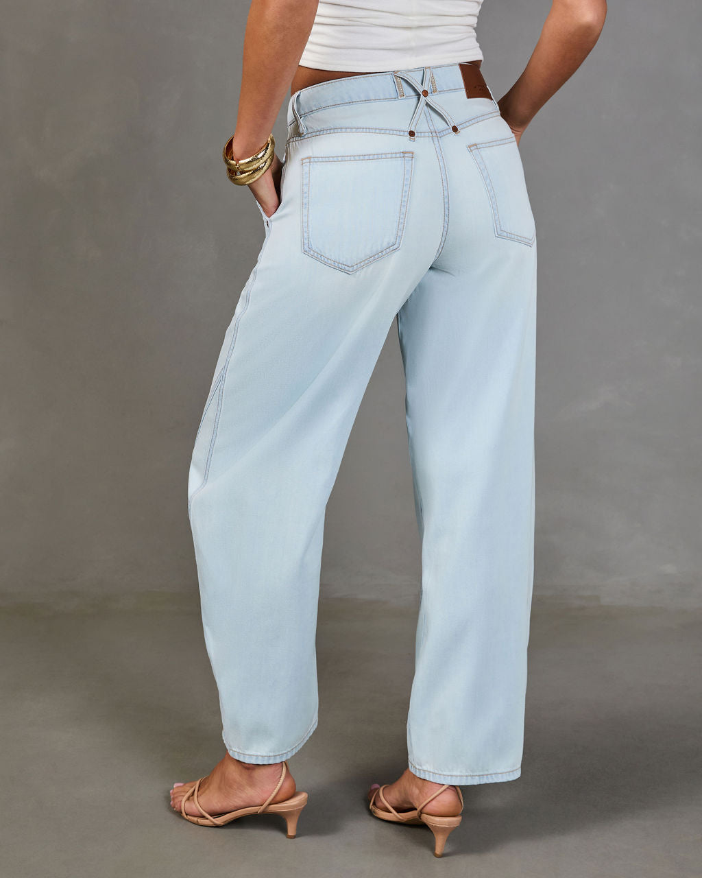 Washed Light Mid Rise Barrel Leg Jeans